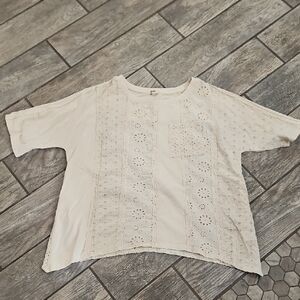 Blue Velvet Cream Color Eyelet Lace Panel Short Sleeve Top Size Medium